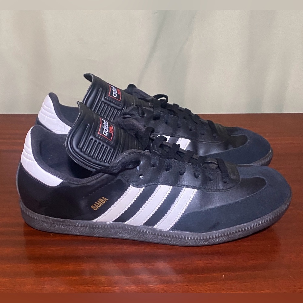 Adidas Samba Classic Indoor Soccer Shoes Gum Black and White Shoes Mens 11 EUC